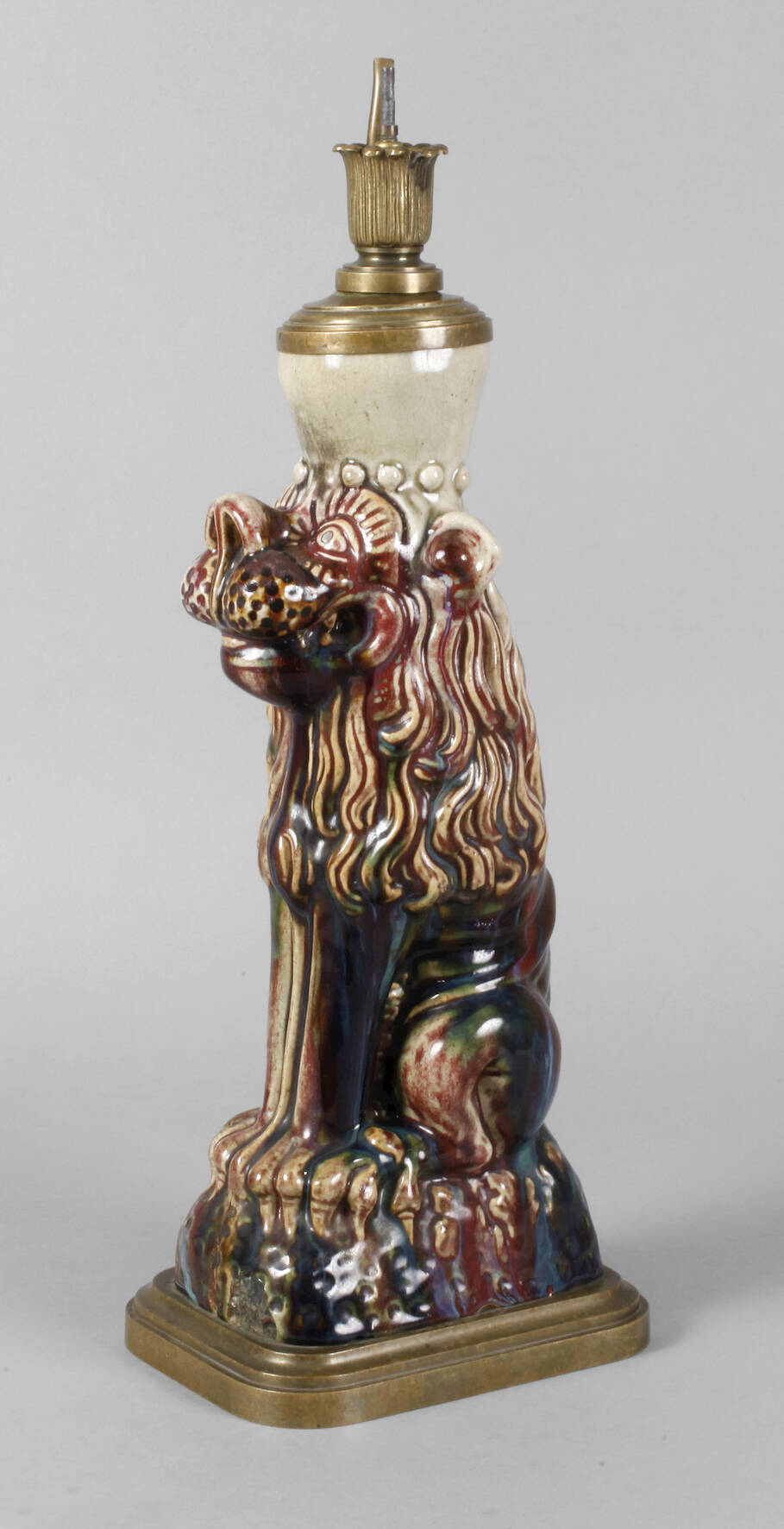 Löwe als Lampenfuß