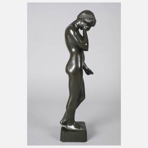 Keramikfigur stehender weiblicher Akt