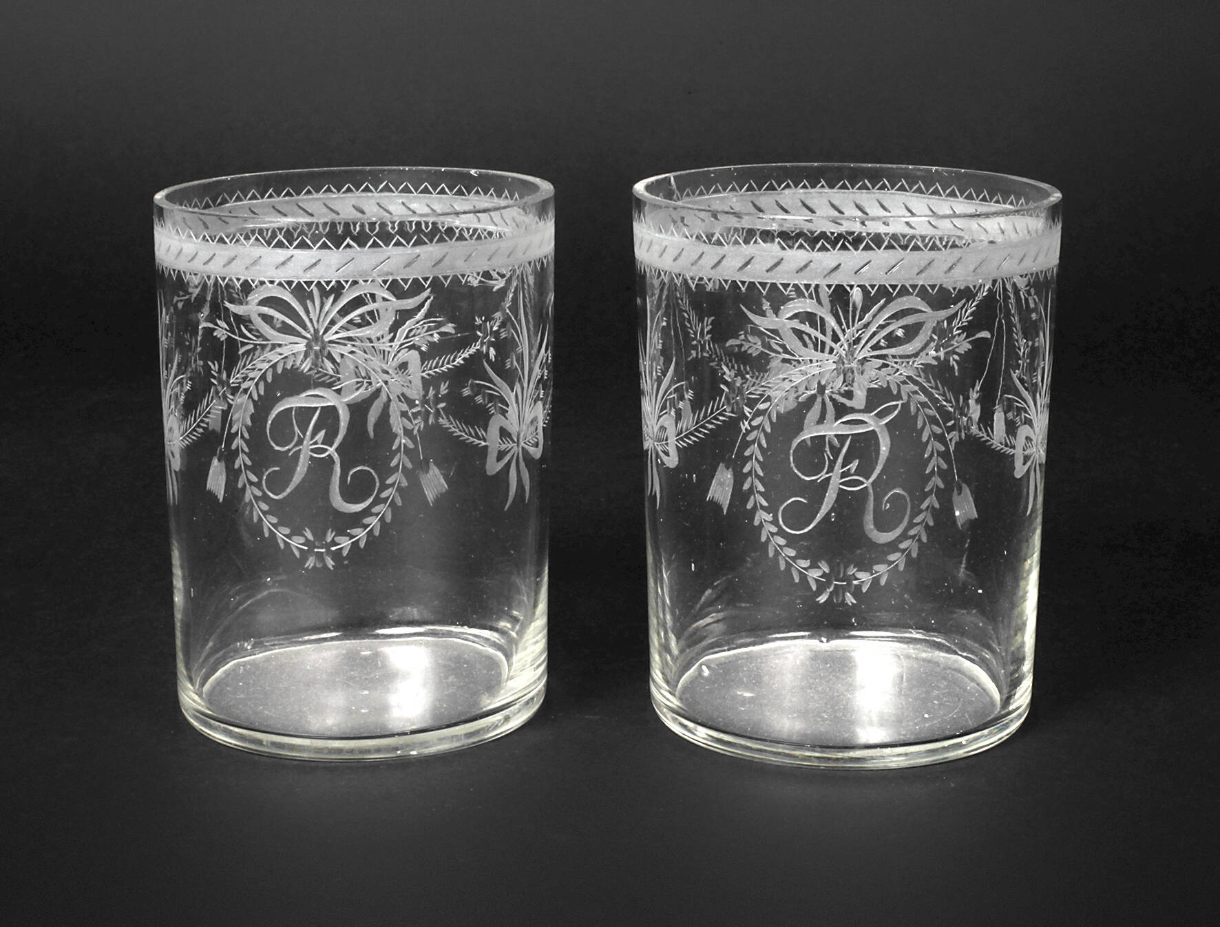 Zwei klassizistische Trinkgläser