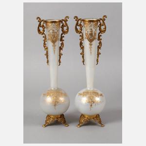 Paar Historismusvasen mit Montierung