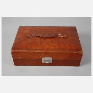 Reisenecessaire im Lederetui