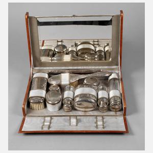 Reisenecessaire im Lederetui