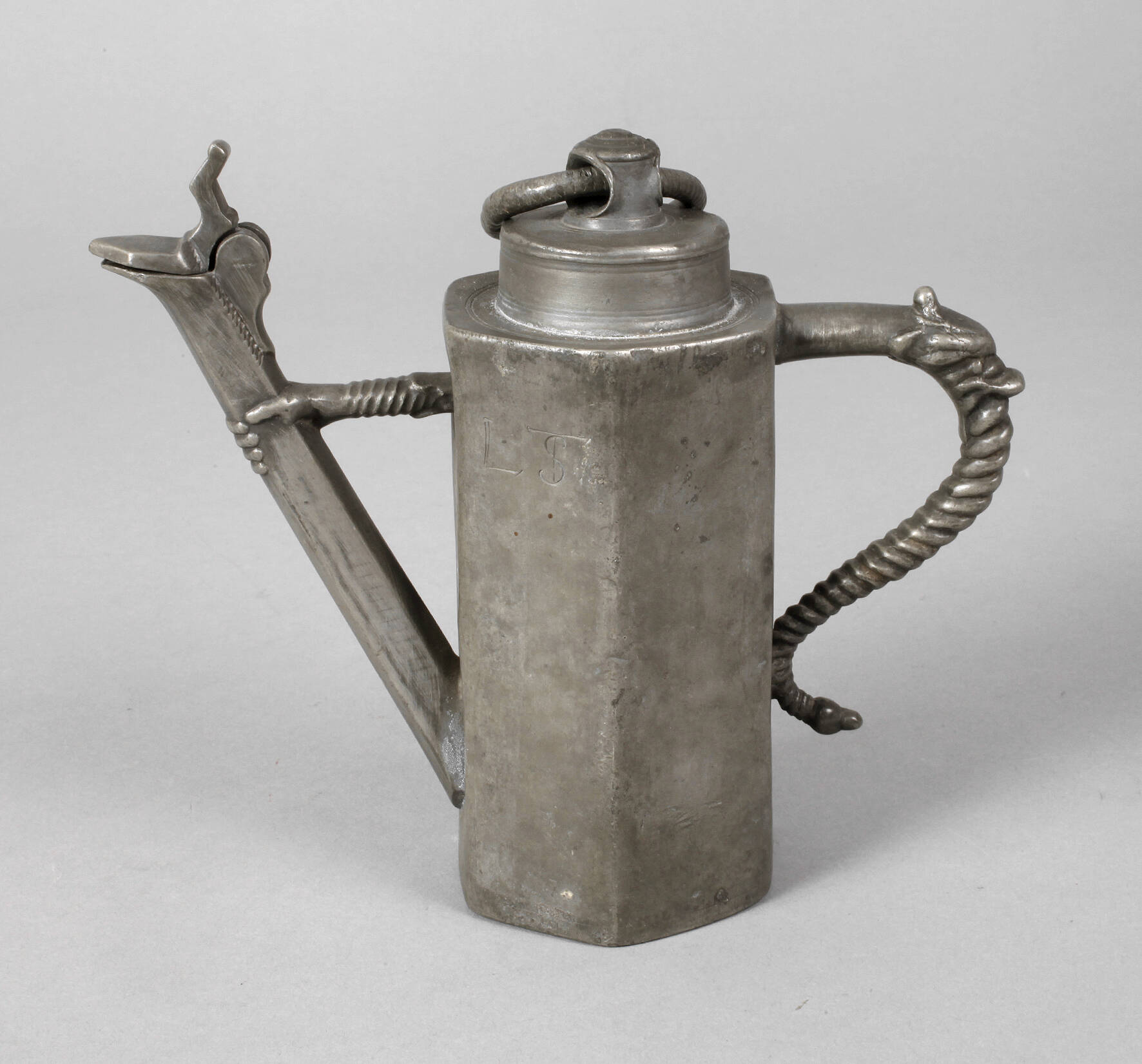 Kleine Schweizer Stegkanne