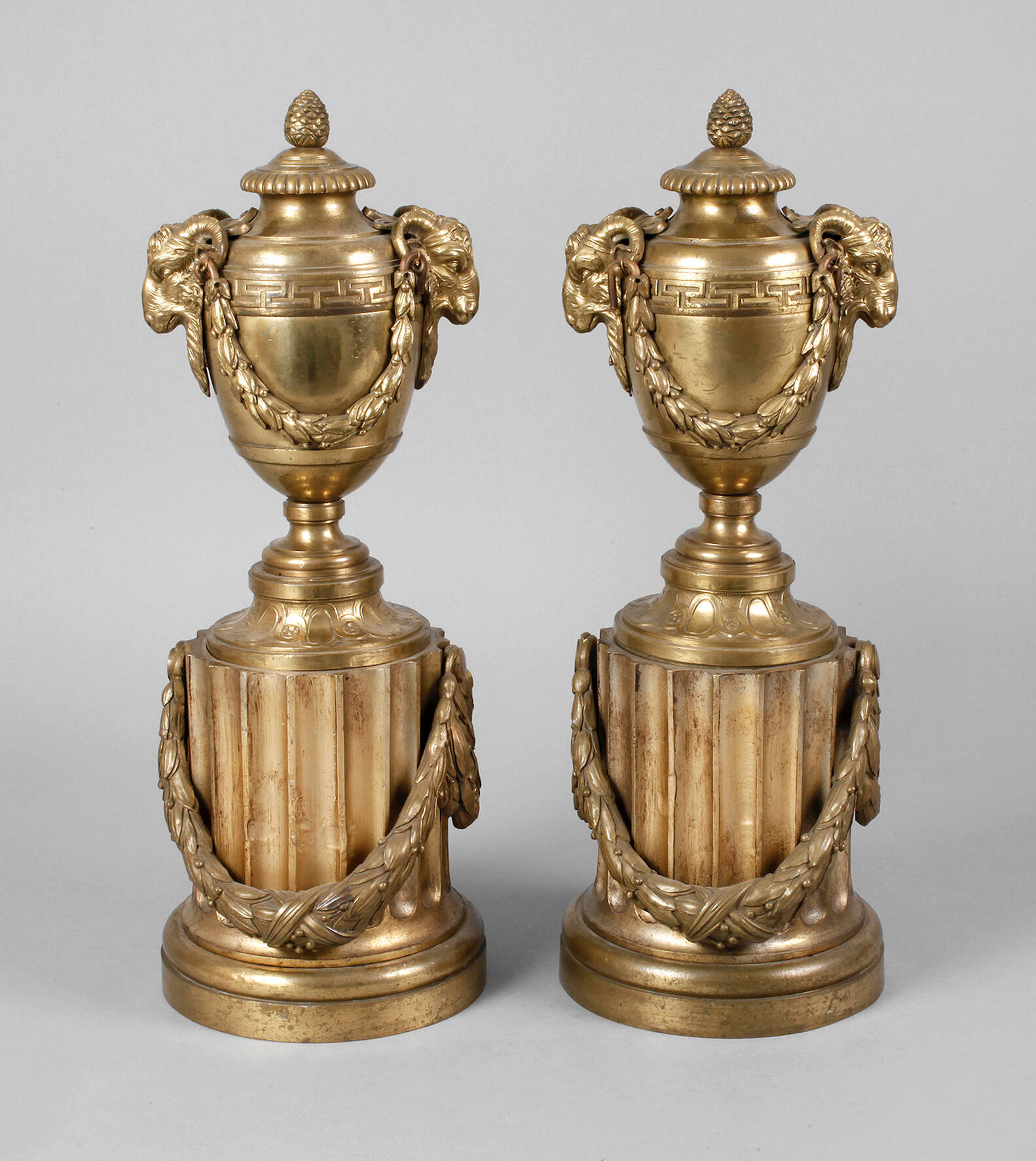 Paar klassizistische Kaminbeisteller