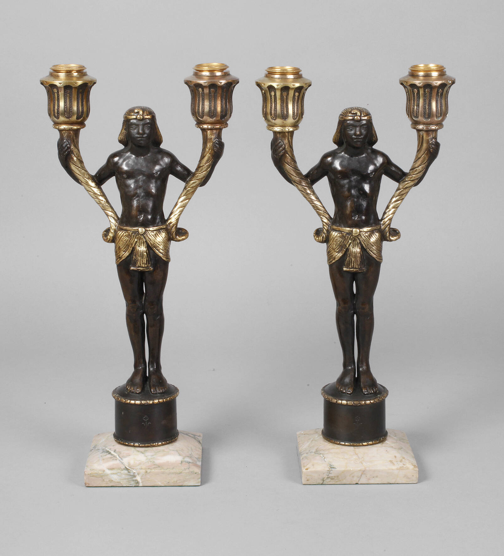 Paar figürliche Kerzenleuchter Bronze