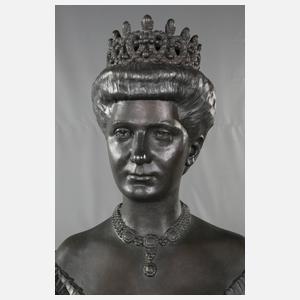 Übergroße Büste Königin Elena von Italien