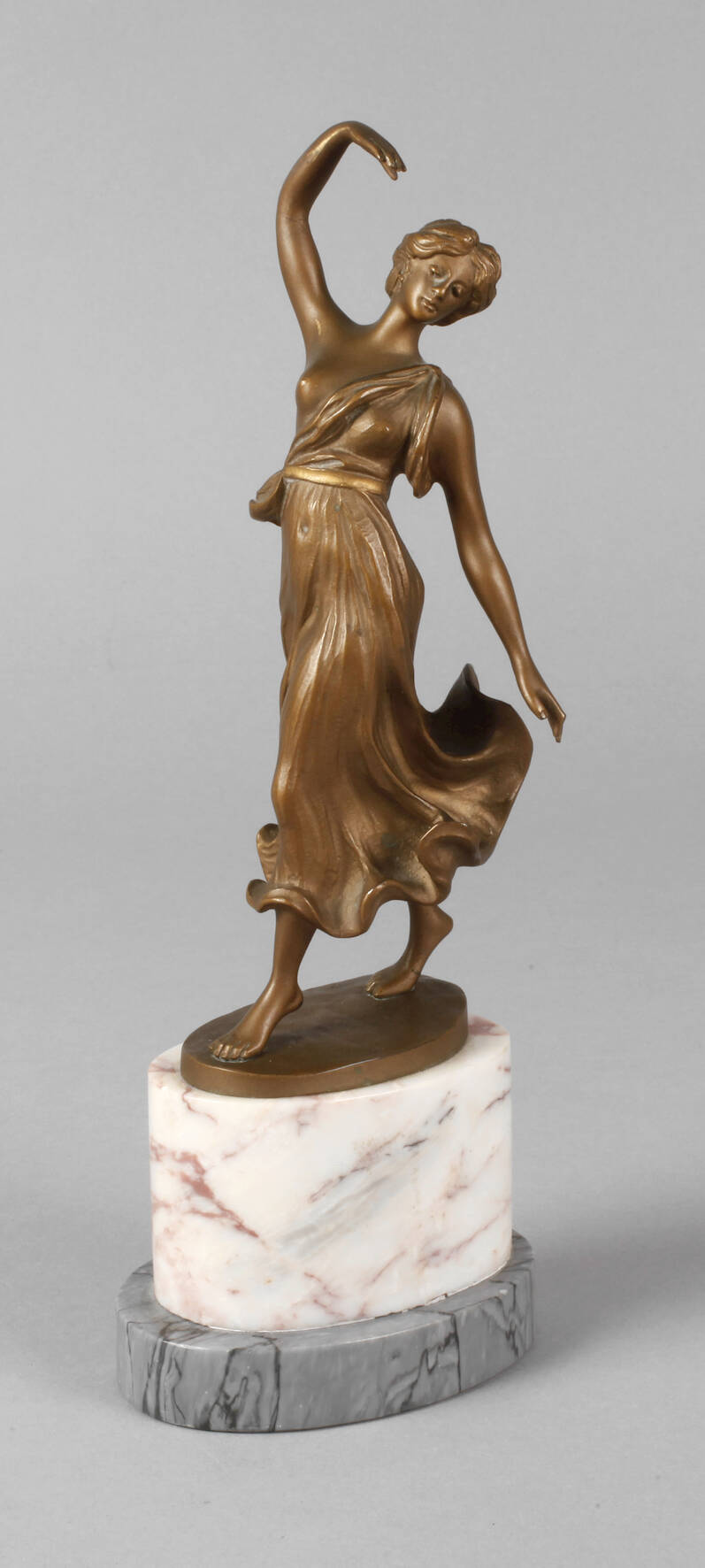 Rudolf Küchler, Tänzerin