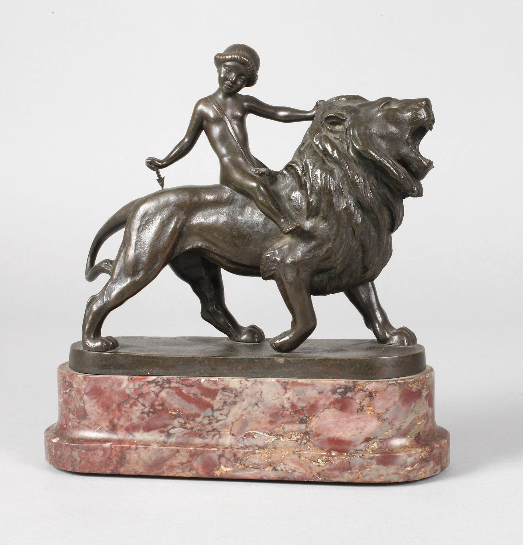 Max Valentin, Armor auf Löwe