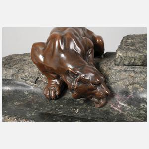 A. Titze, Schreibzeug mit trinkender Raubkatze