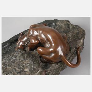 A. Titze, Schreibzeug mit trinkender Raubkatze