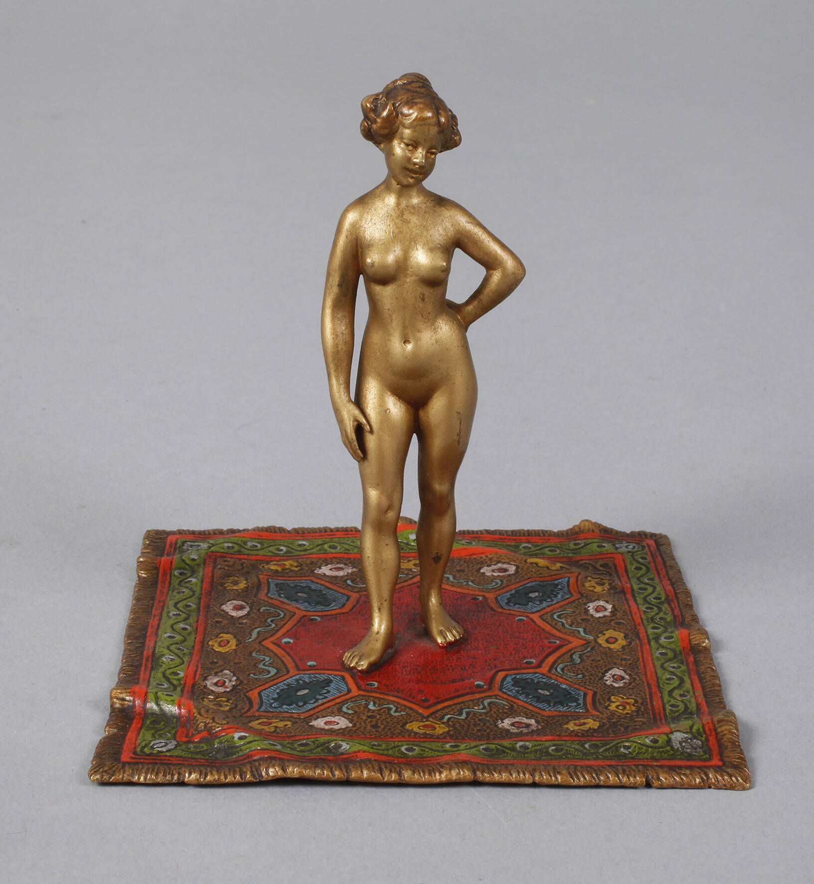 Wiener Bronze, Akt auf Teppich