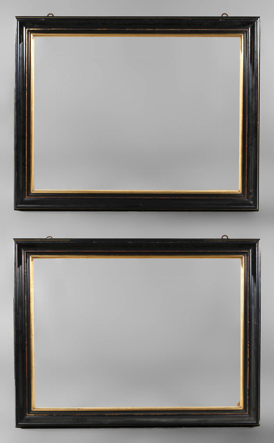 Paar große schwarze Lackleisten