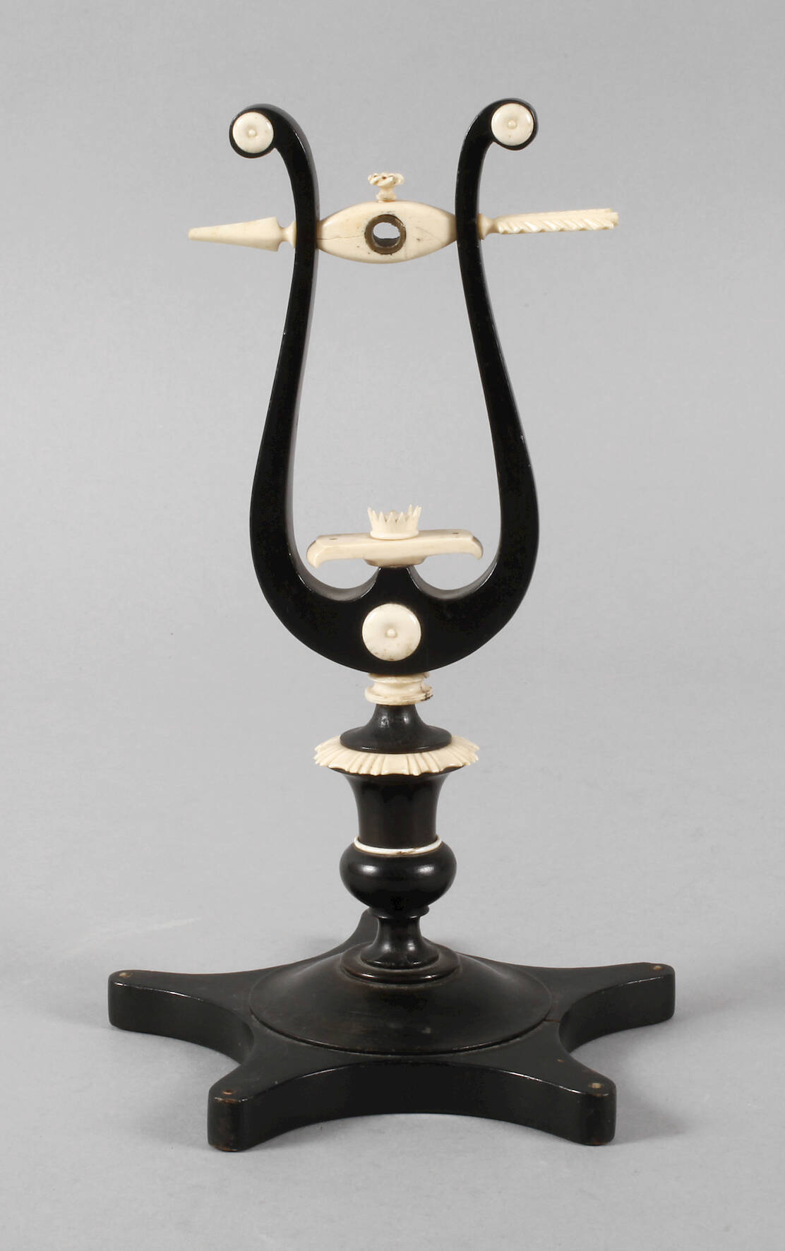 Kleiner Objektständer Empire