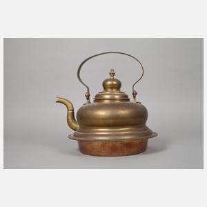 Zwei Kannen und ein Fußwärmer