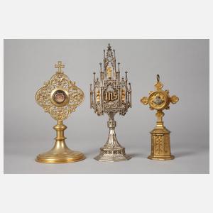 Drei Monstranzen