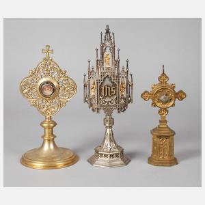 Drei Monstranzen