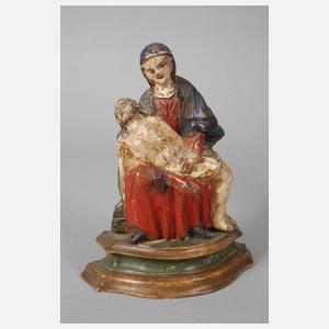 Drei geschnitzte Heiligenfiguren