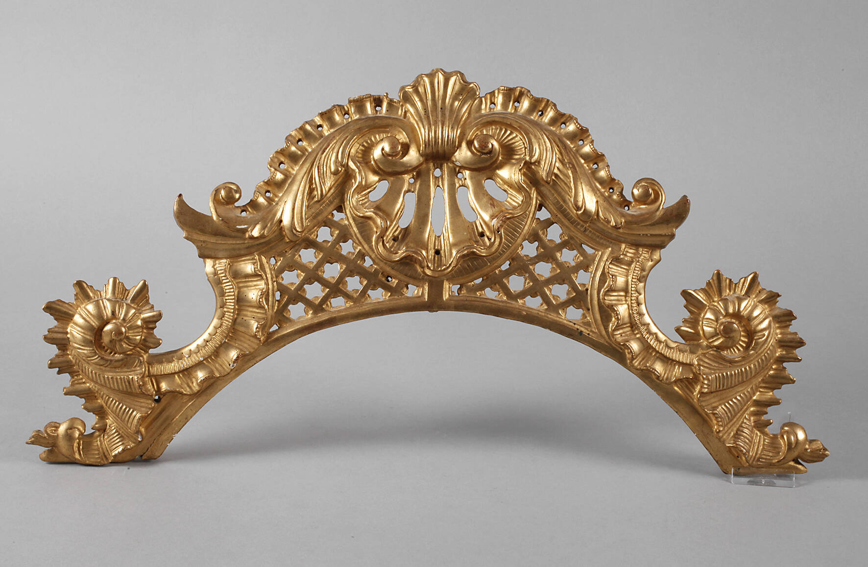 Geschnitzte Supraporte