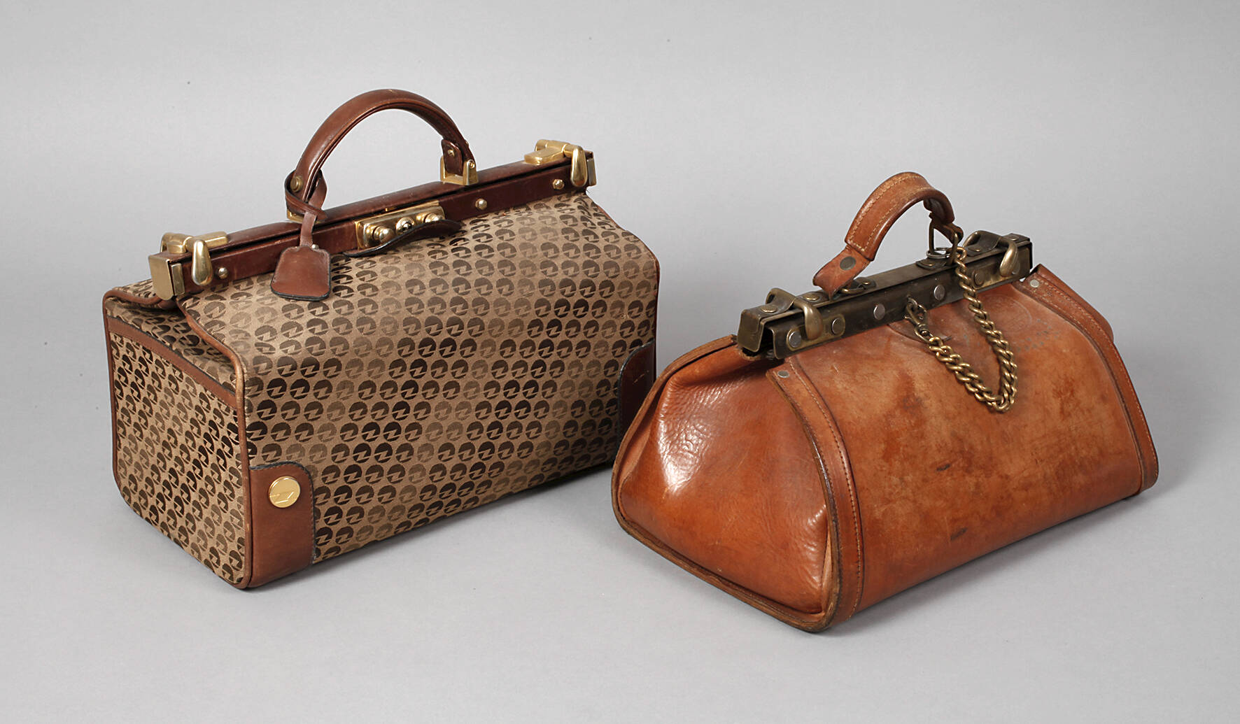 Zwei kleine Reisetaschen