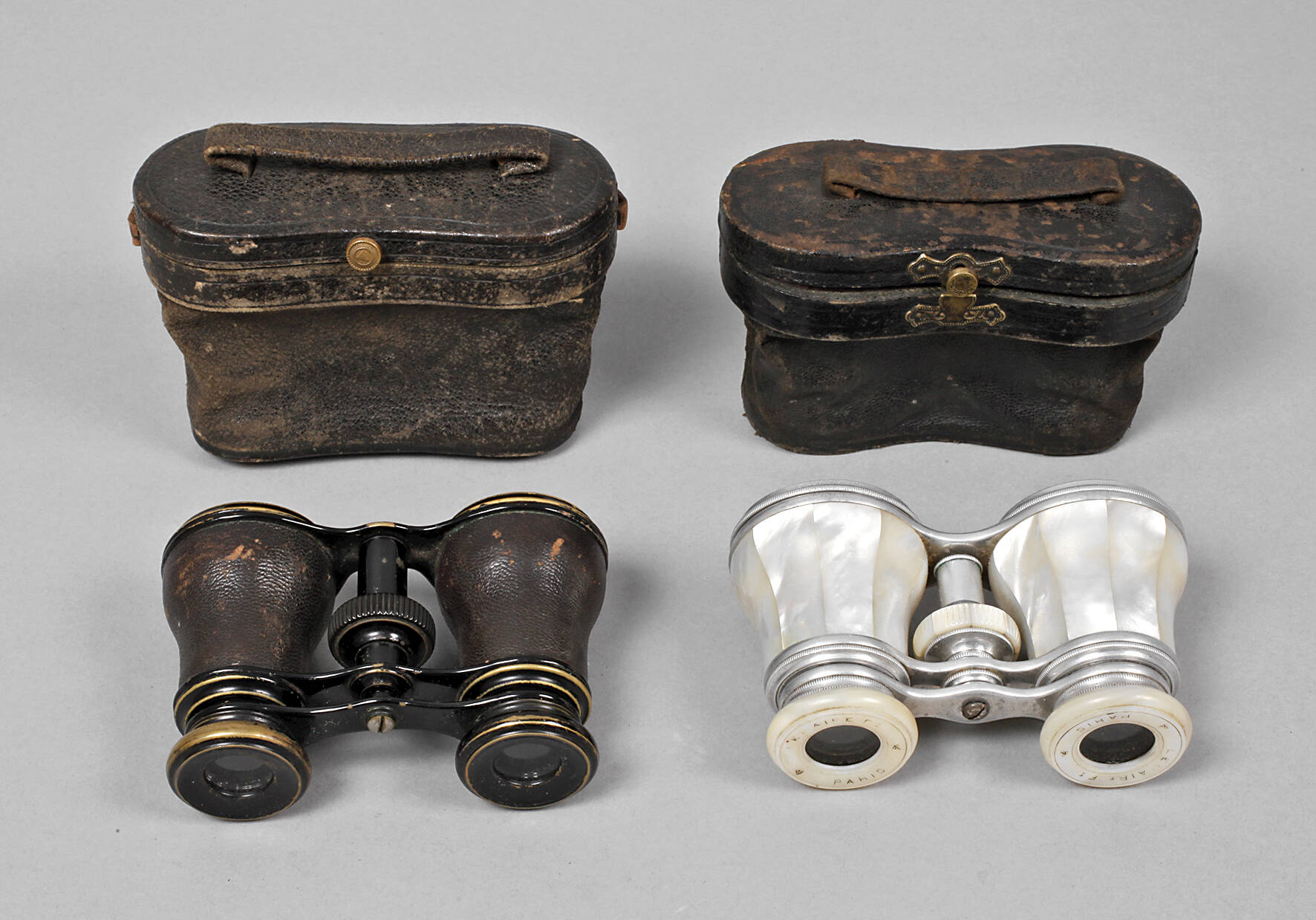 Zwei Operngläser