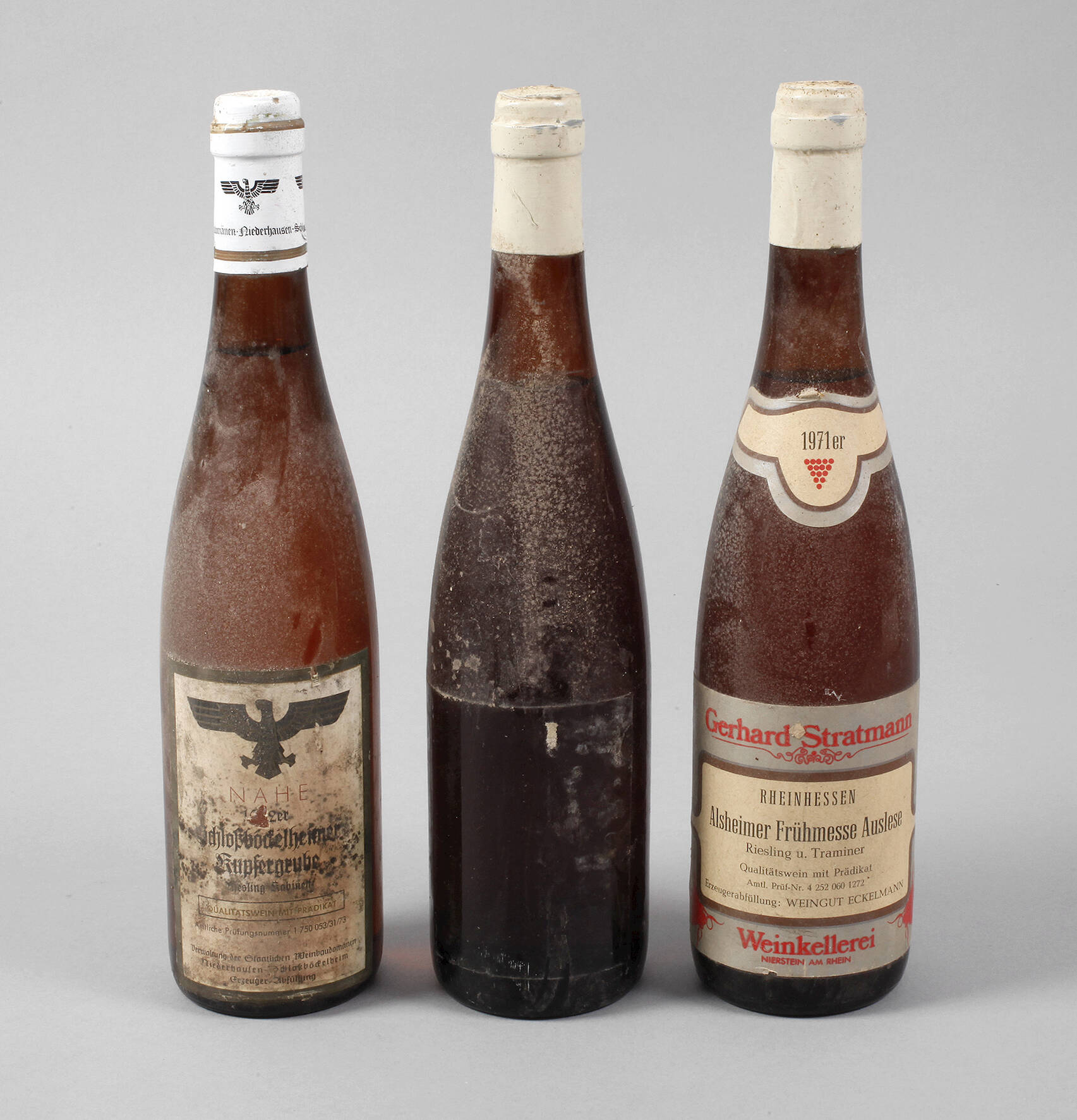 Drei Flaschen Weißwein