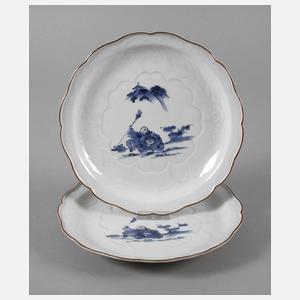 Paar reliefierte Teller