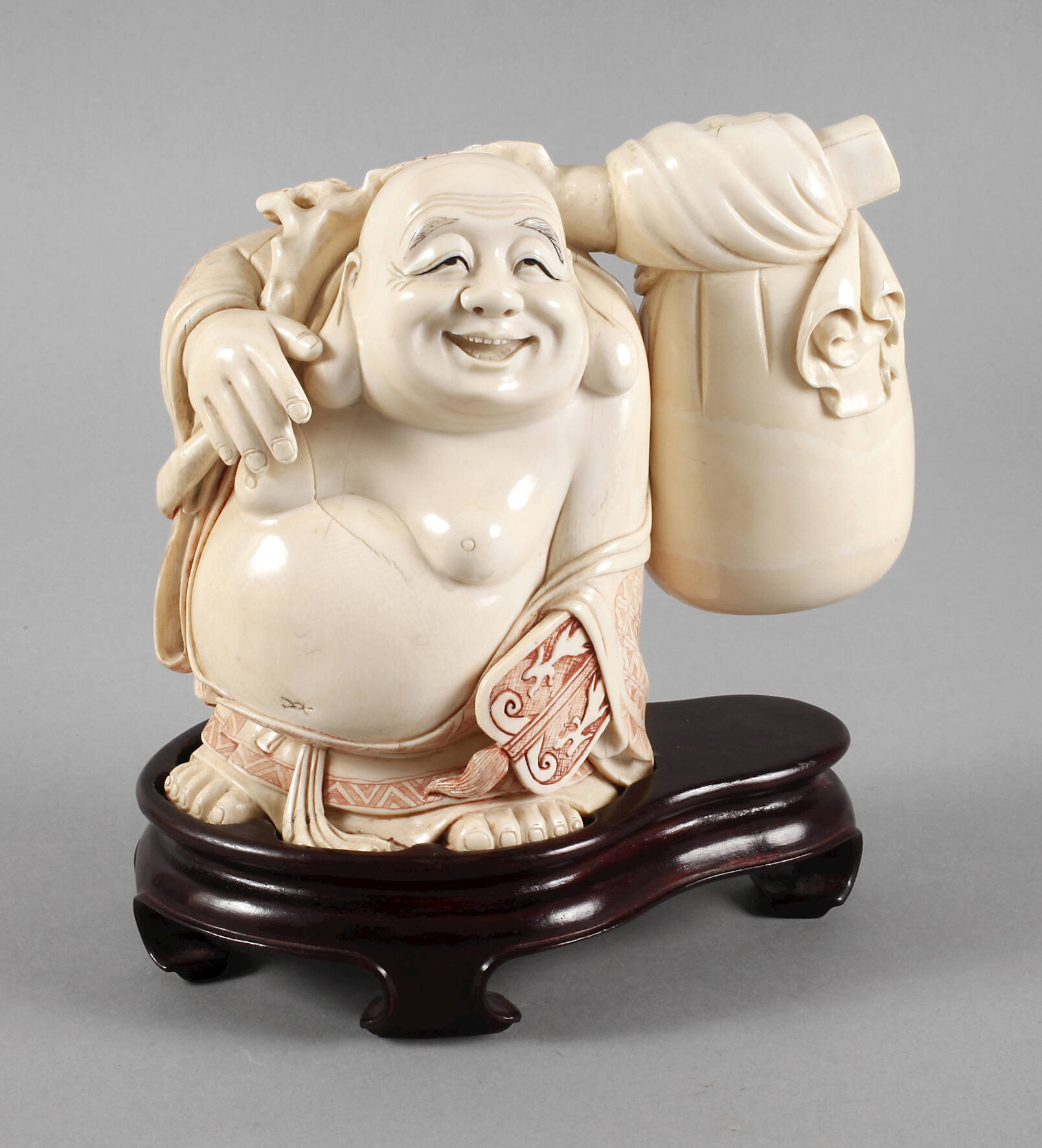 Große Elfenbeinschnitzerei Glücksbuddha