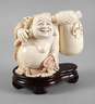 Große Elfenbeinschnitzerei Glücksbuddha