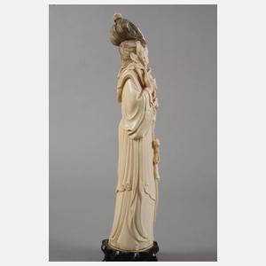 Große Elfenbeinschnitzerei