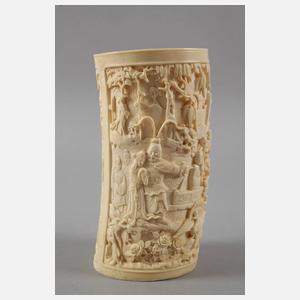 Große Elfenbeinschnitzerei