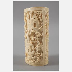 Große Elfenbeinschnitzerei