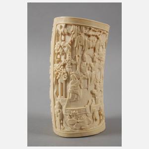 Große Elfenbeinschnitzerei