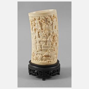 Große Elfenbeinschnitzerei