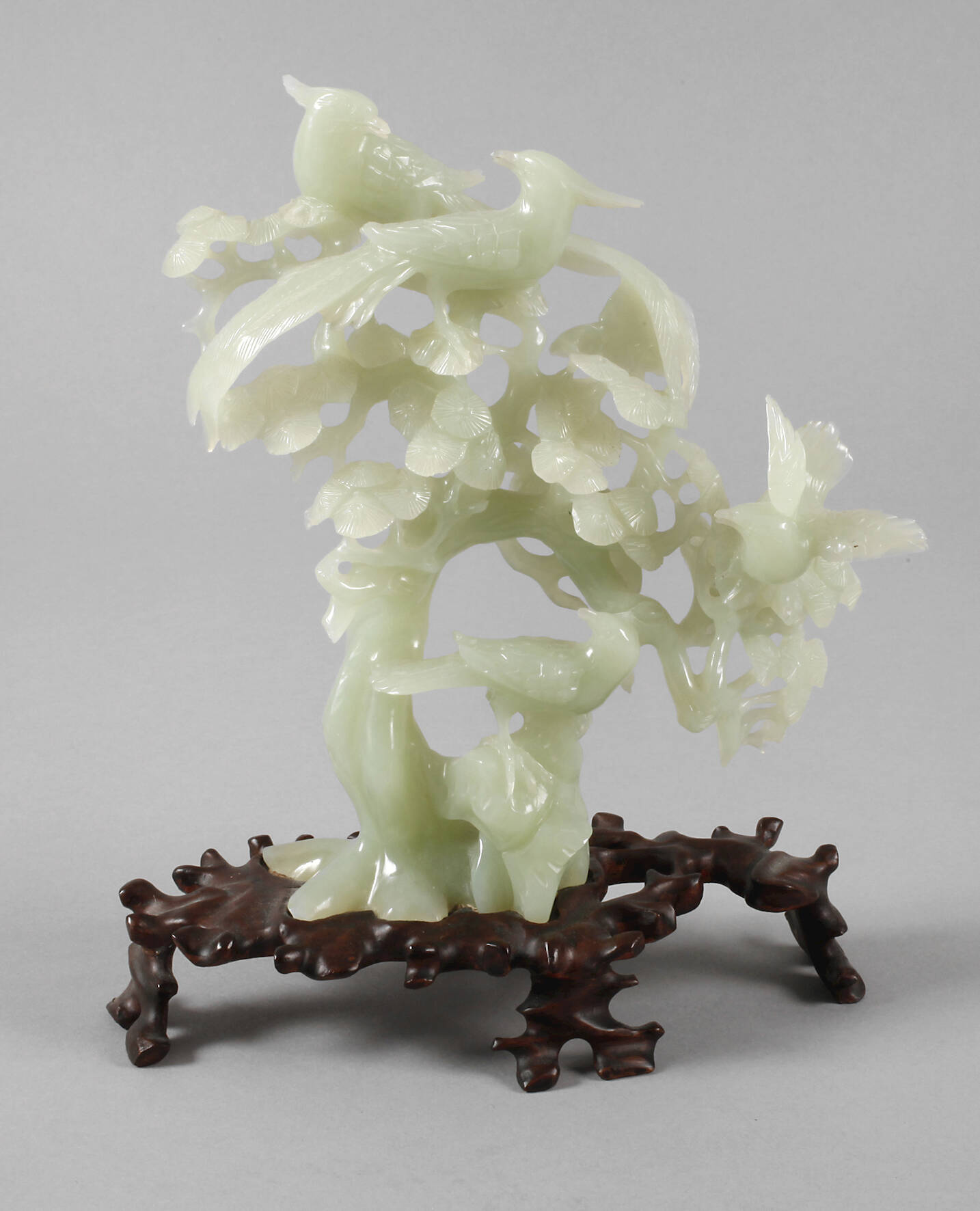 Feine Jadeschnitzerei