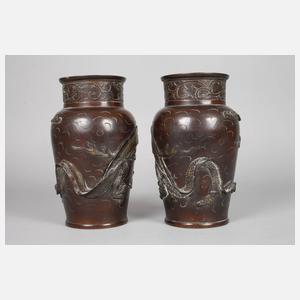 Paar Bronzevasen