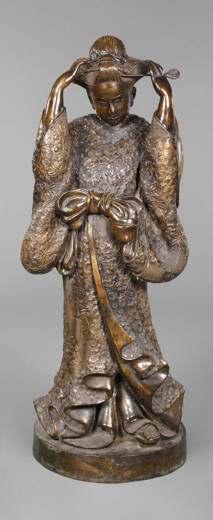 Große Bronzefigur