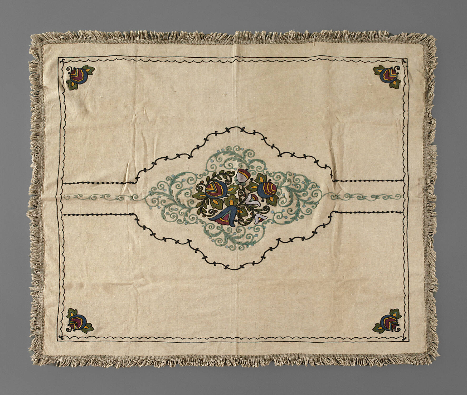 Zierdecke Kurbelstickerei