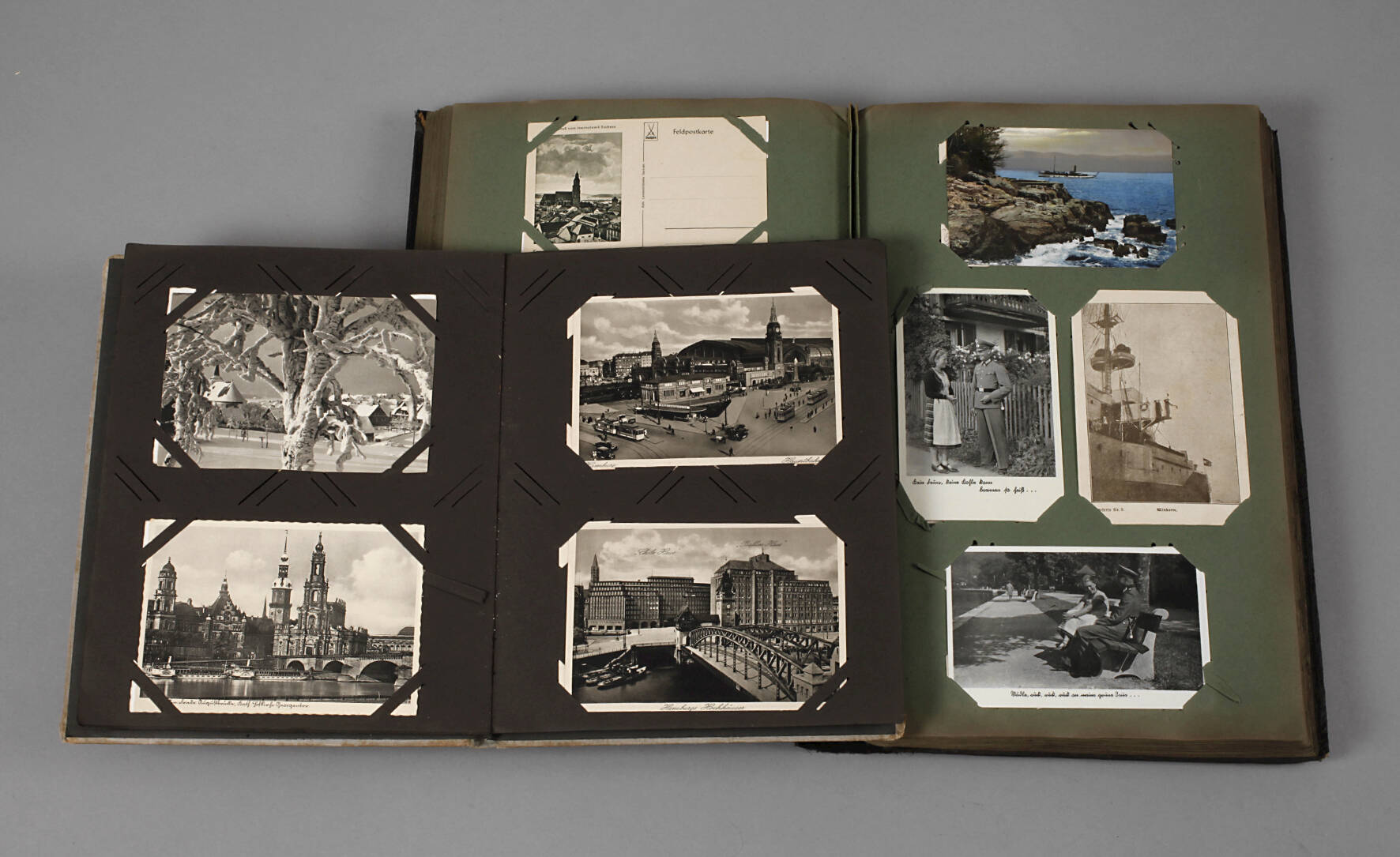 Zwei Postkartenalben