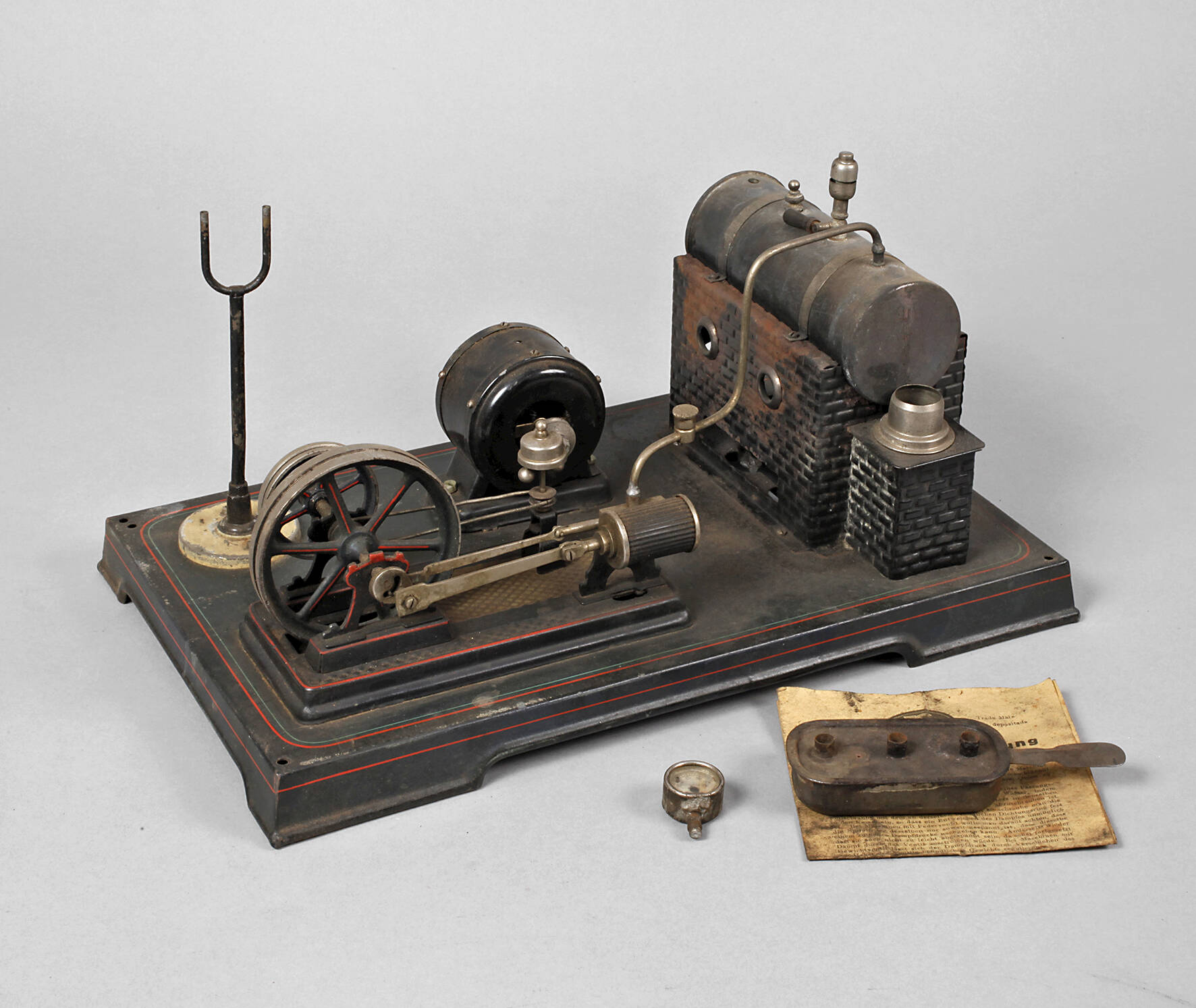 Doll liegende Dampfmaschine mit Dynamo