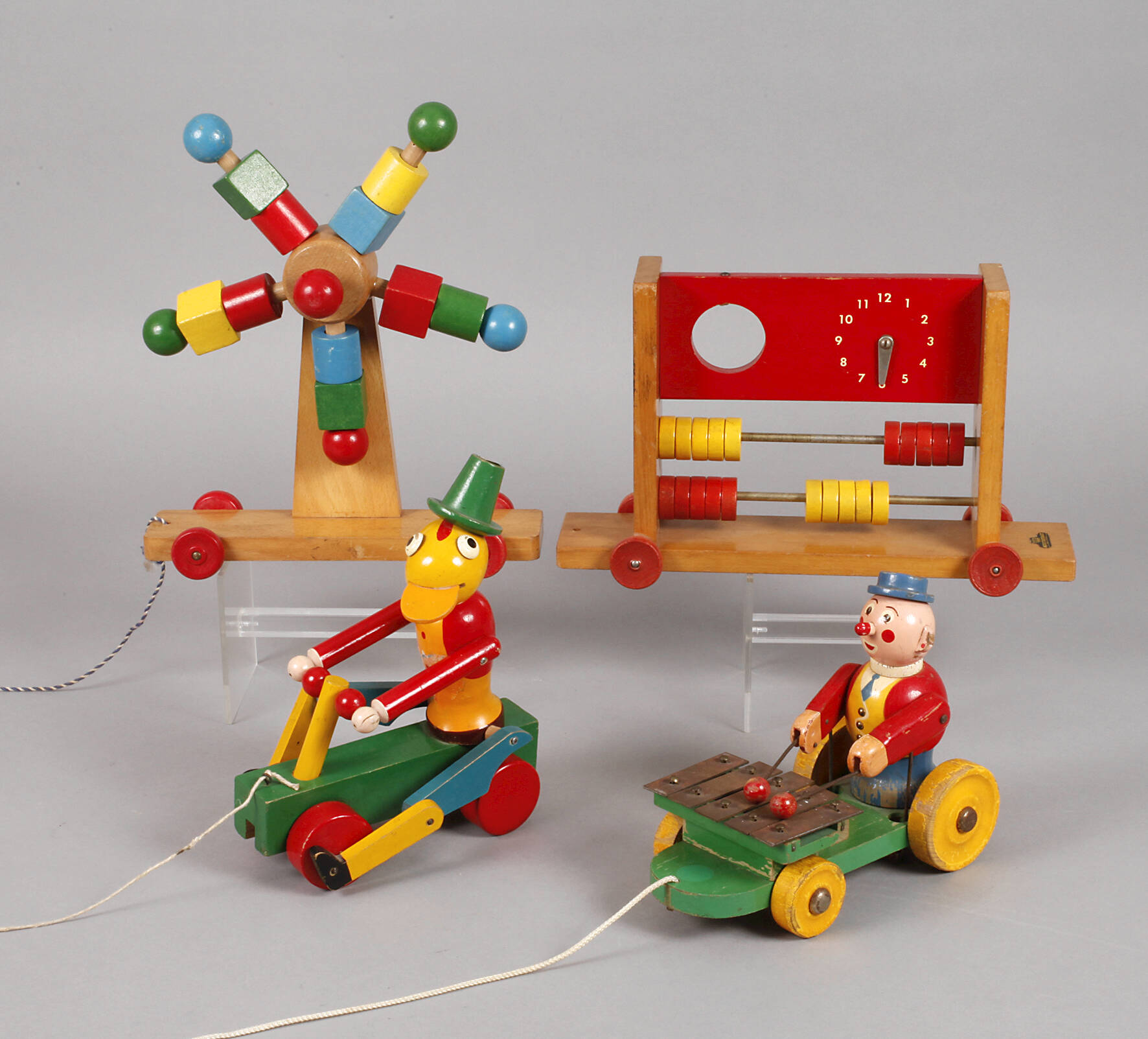 Vier Entwicklungsspielzeuge