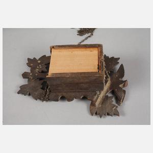 Zwei kleine Kuckucksuhren