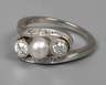 Damenring mit Perle und Diamanten