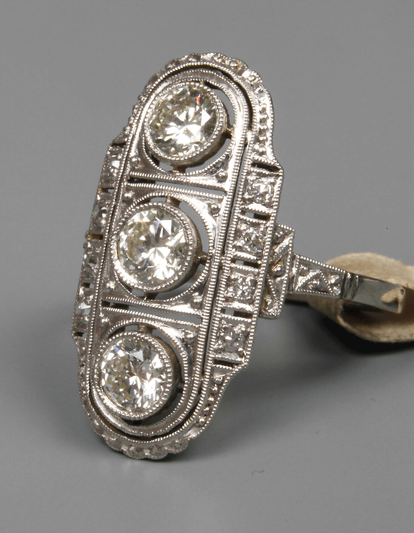 Damenring mit Brillanten von zus. ca. 1,3 ct