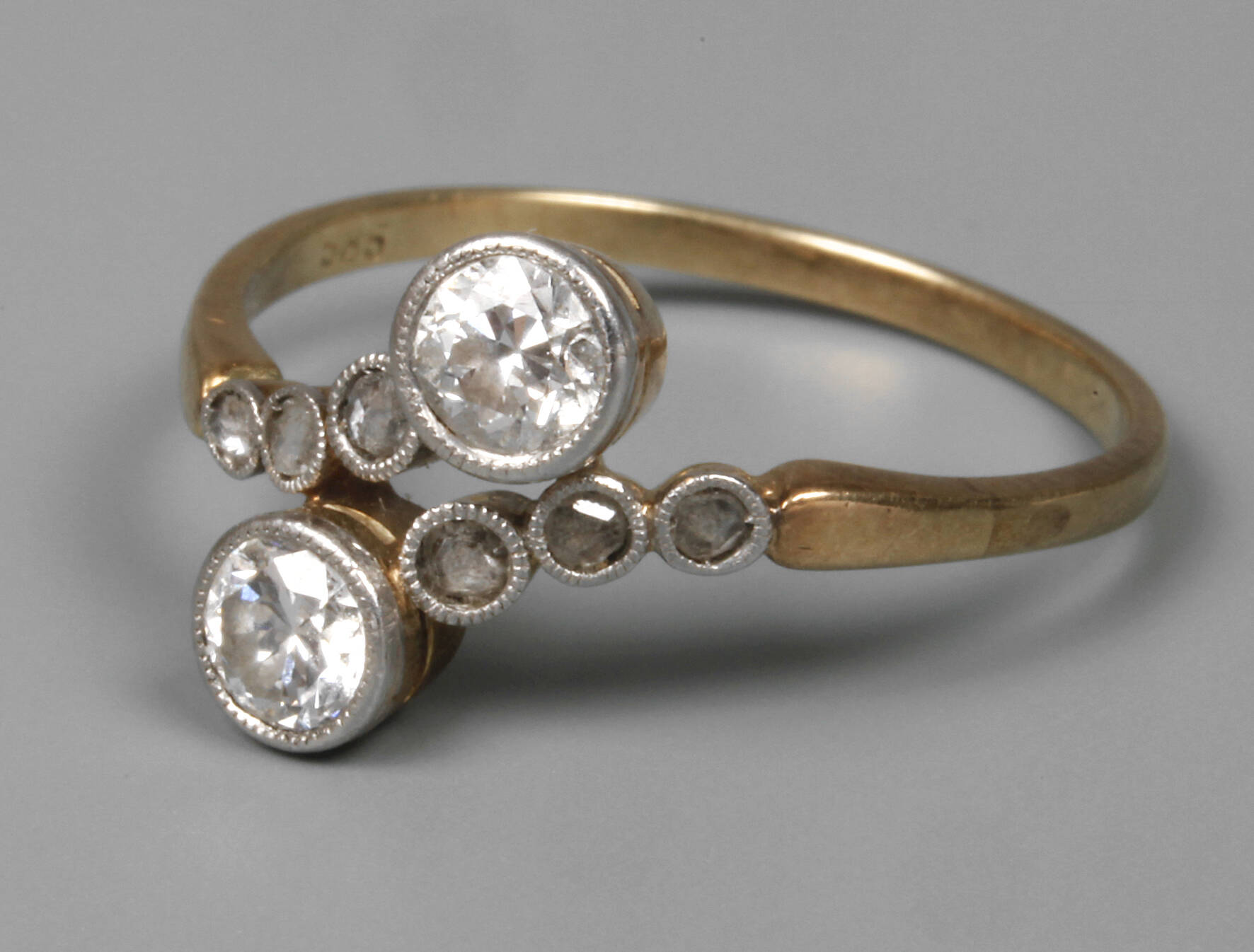 Damenring mit Diamanten