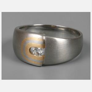 Platinring mit Brillant