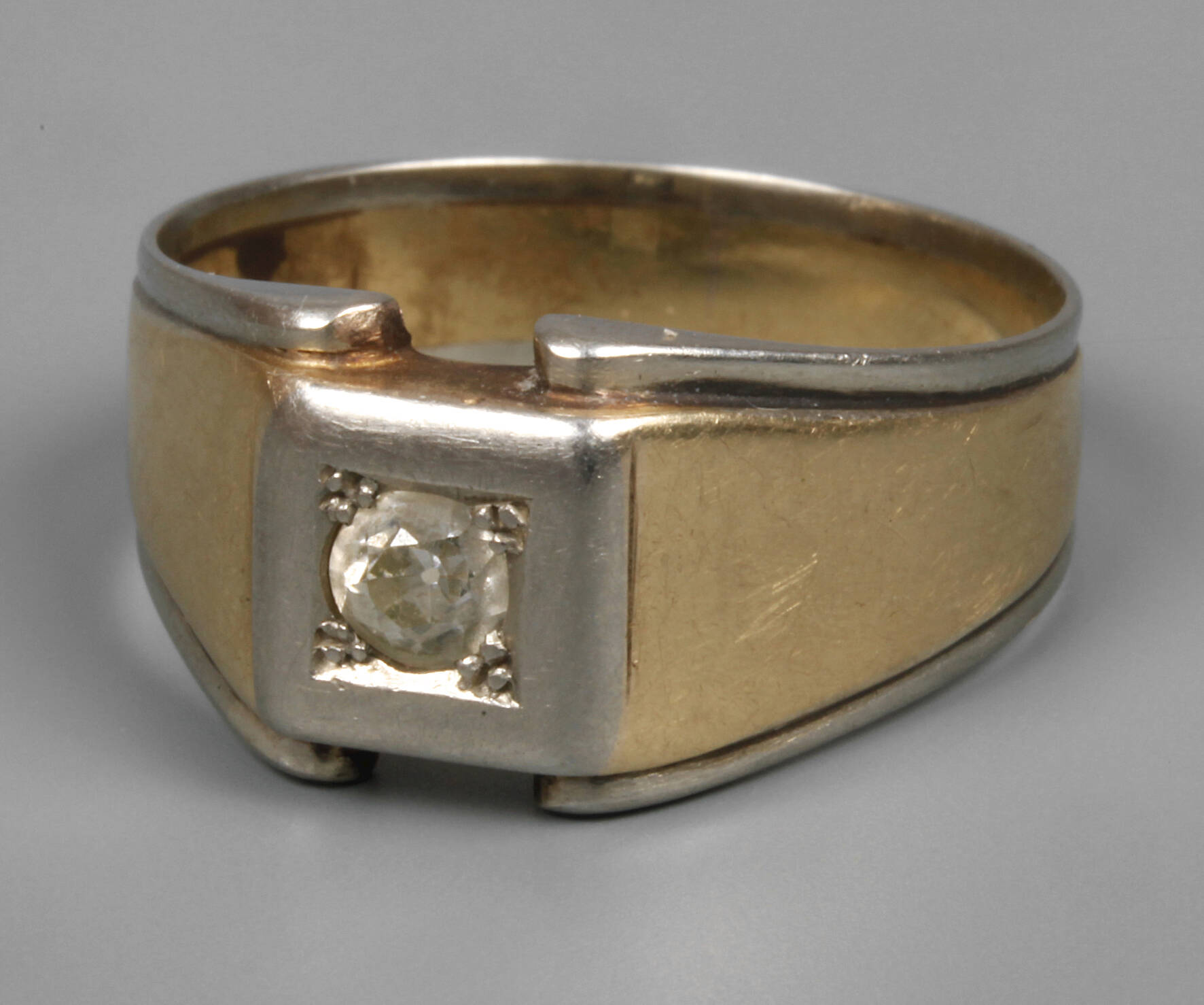 Herrenring mit Diamant