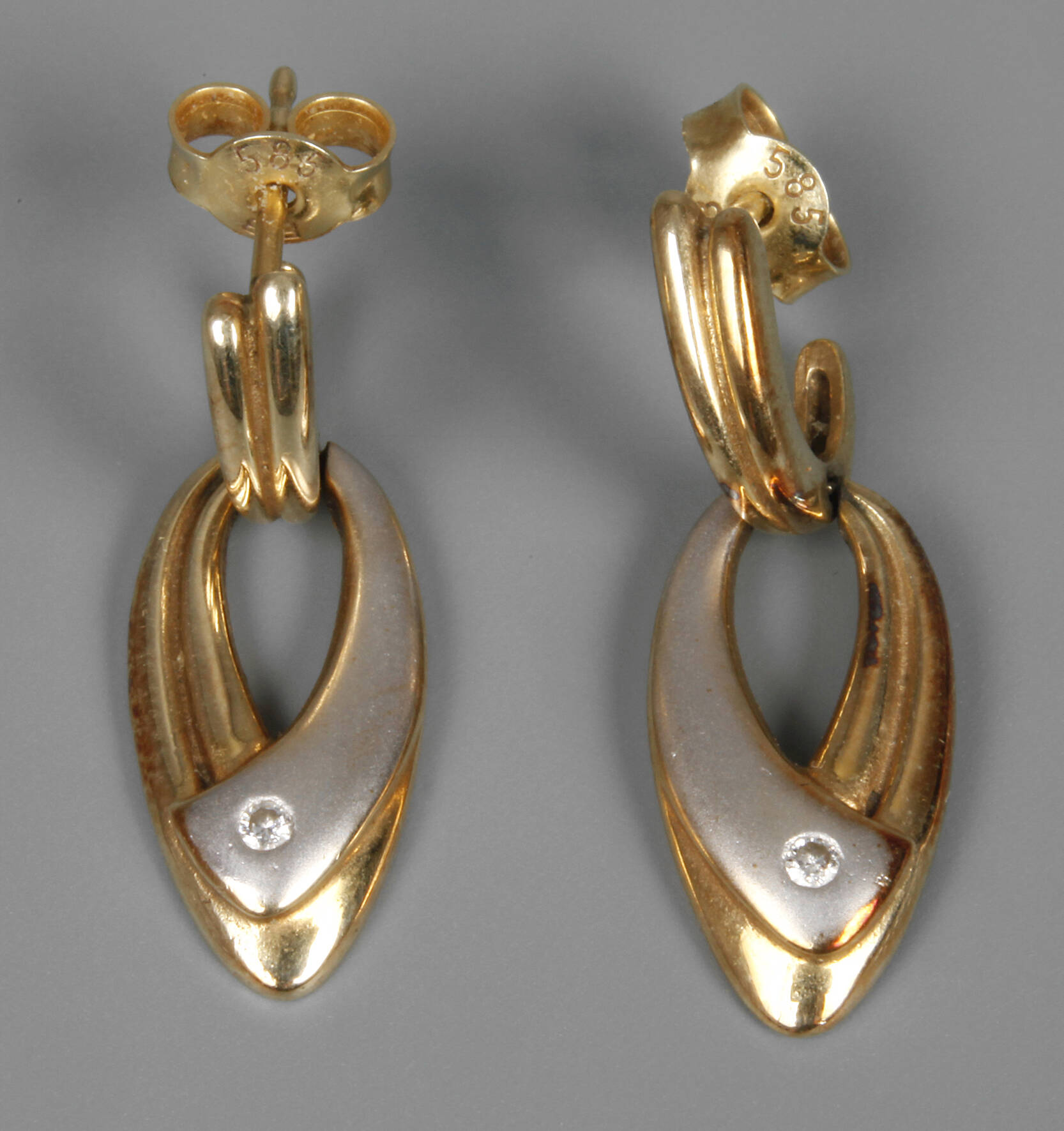 Paar Ohrringe mit Diamanten