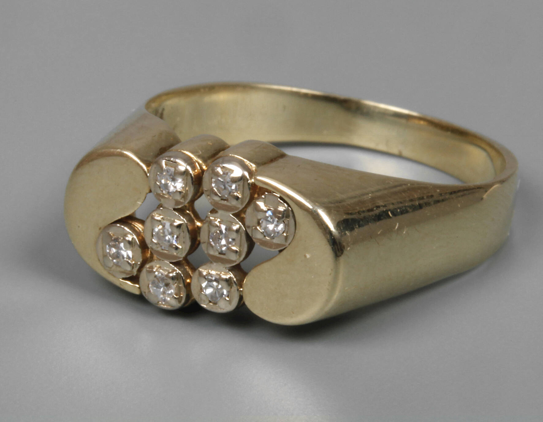 Damenring mit Diamanten