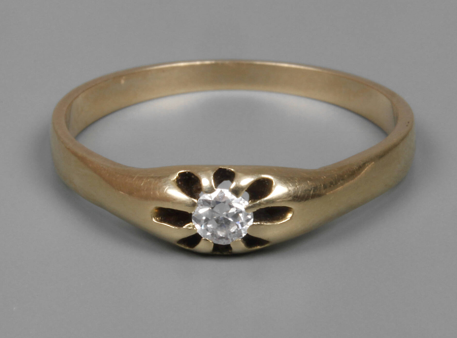 Damenring mit Brillant