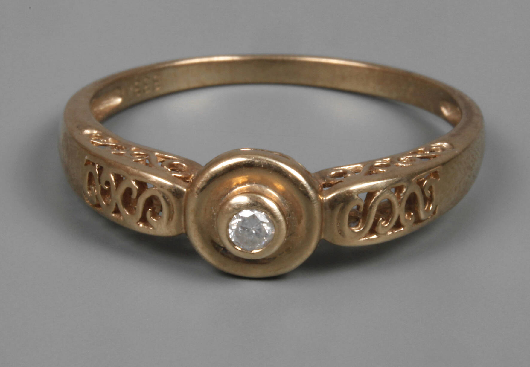 Damenring mit Brillant